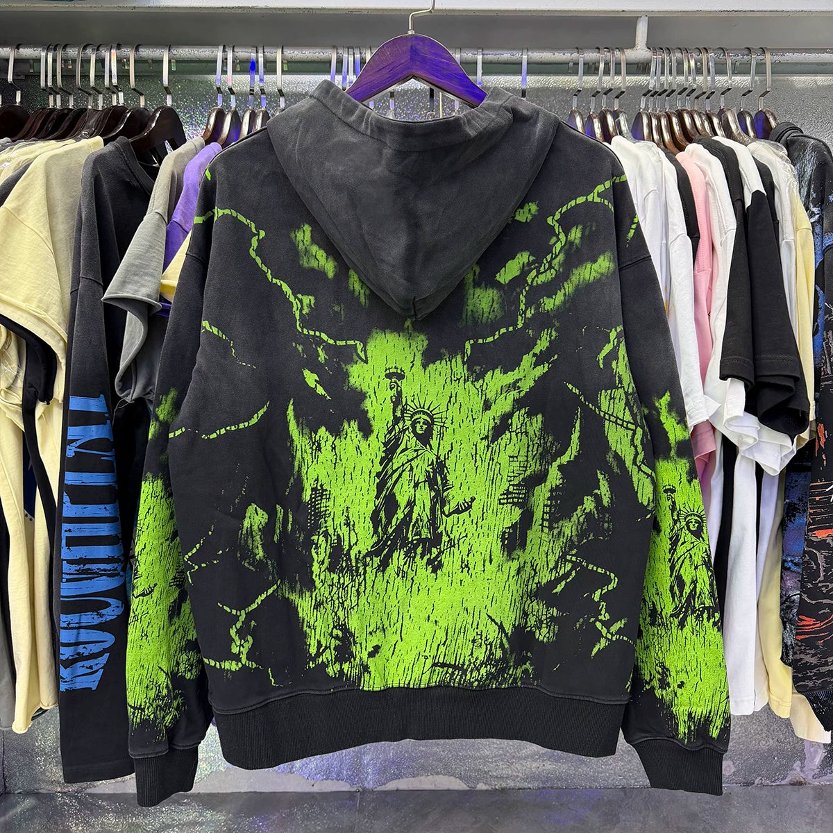 Vale parodies the Statue of Liberty print, washes water to make old cardigans, hoodies, autumn men's and women's loose casual jackets